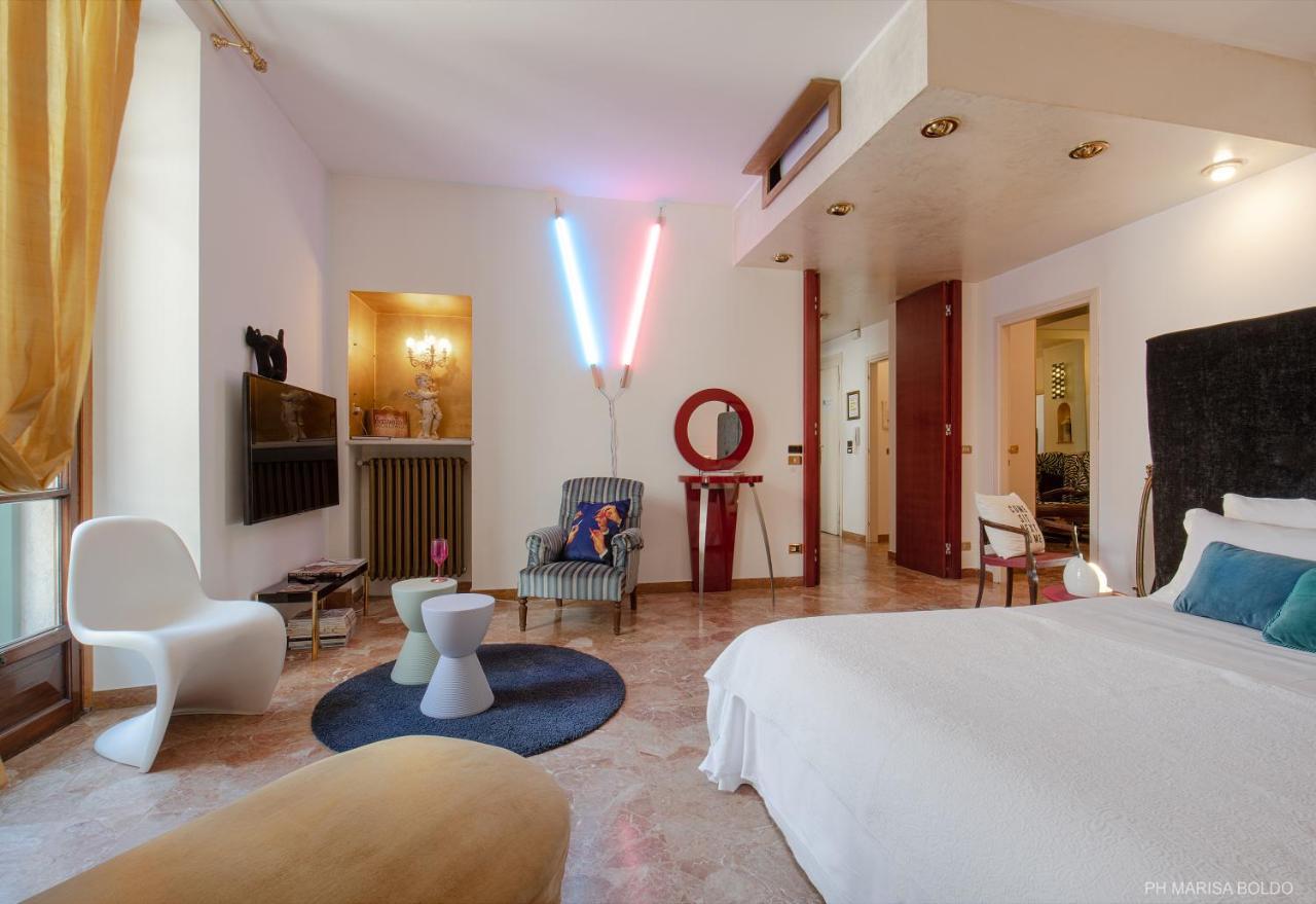 Billie'S Flat Red - Art & Design Apt In Verona Historic Centre 외부 사진