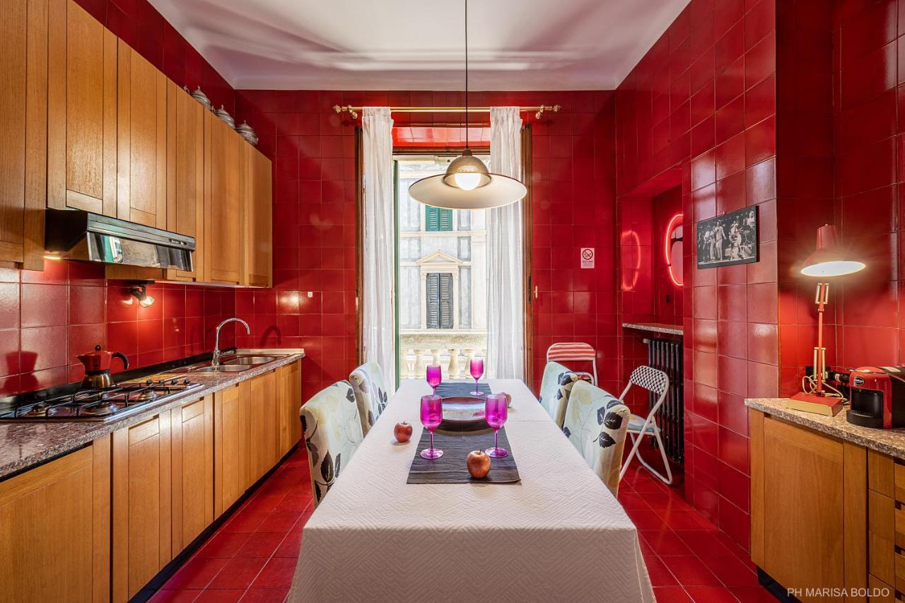 Billie'S Flat Red - Art & Design Apt In Verona Historic Centre 외부 사진