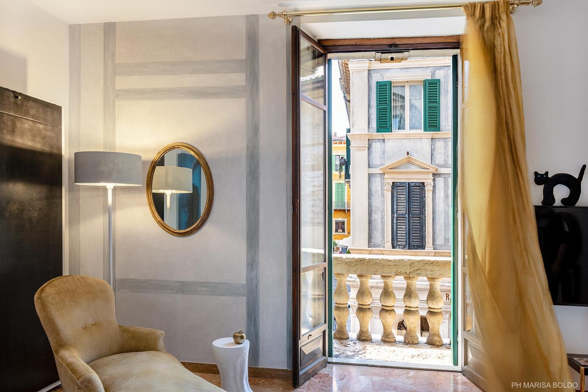 Billie'S Flat Red - Art & Design Apt In Verona Historic Centre 외부 사진