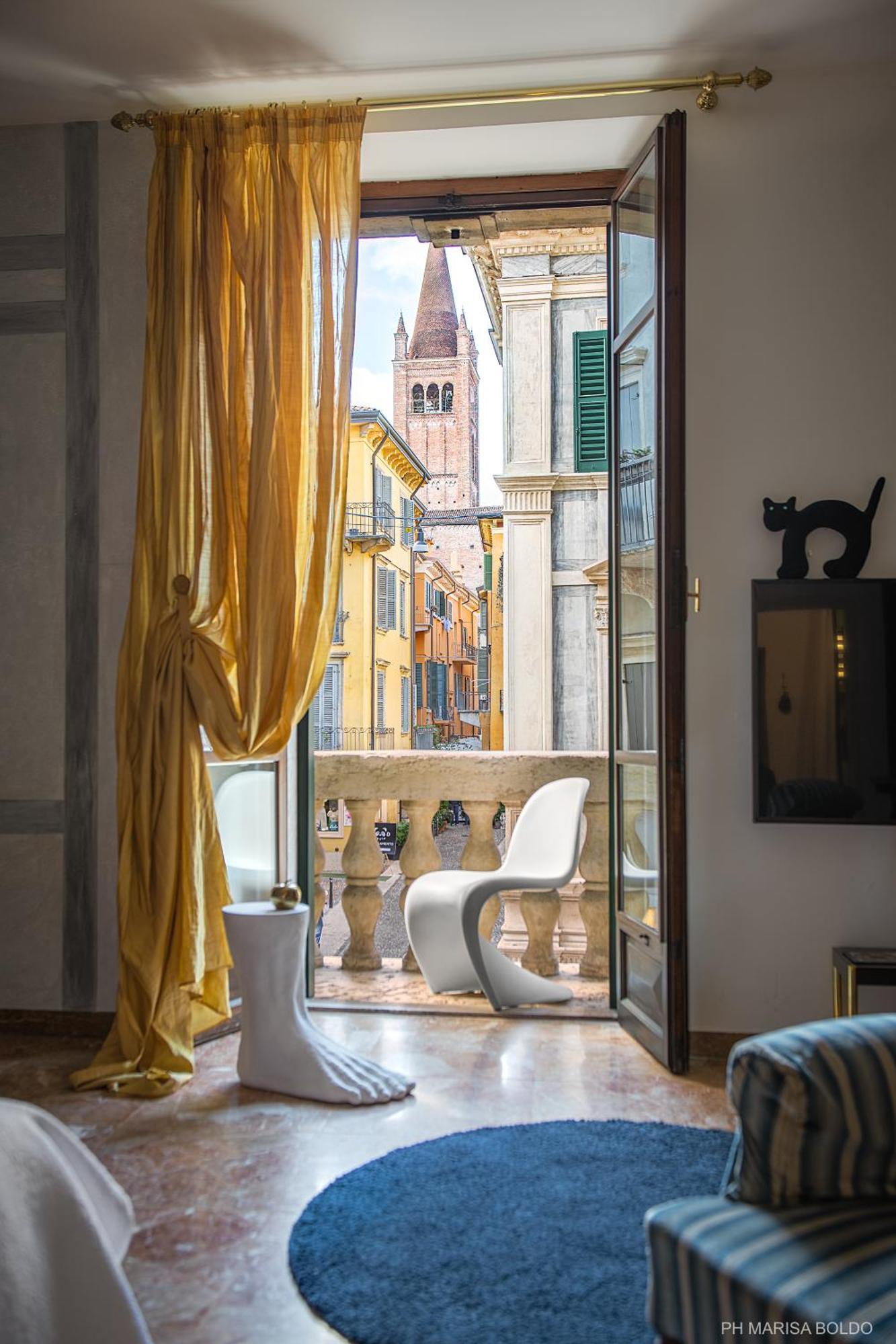 Billie'S Flat Red - Art & Design Apt In Verona Historic Centre 외부 사진