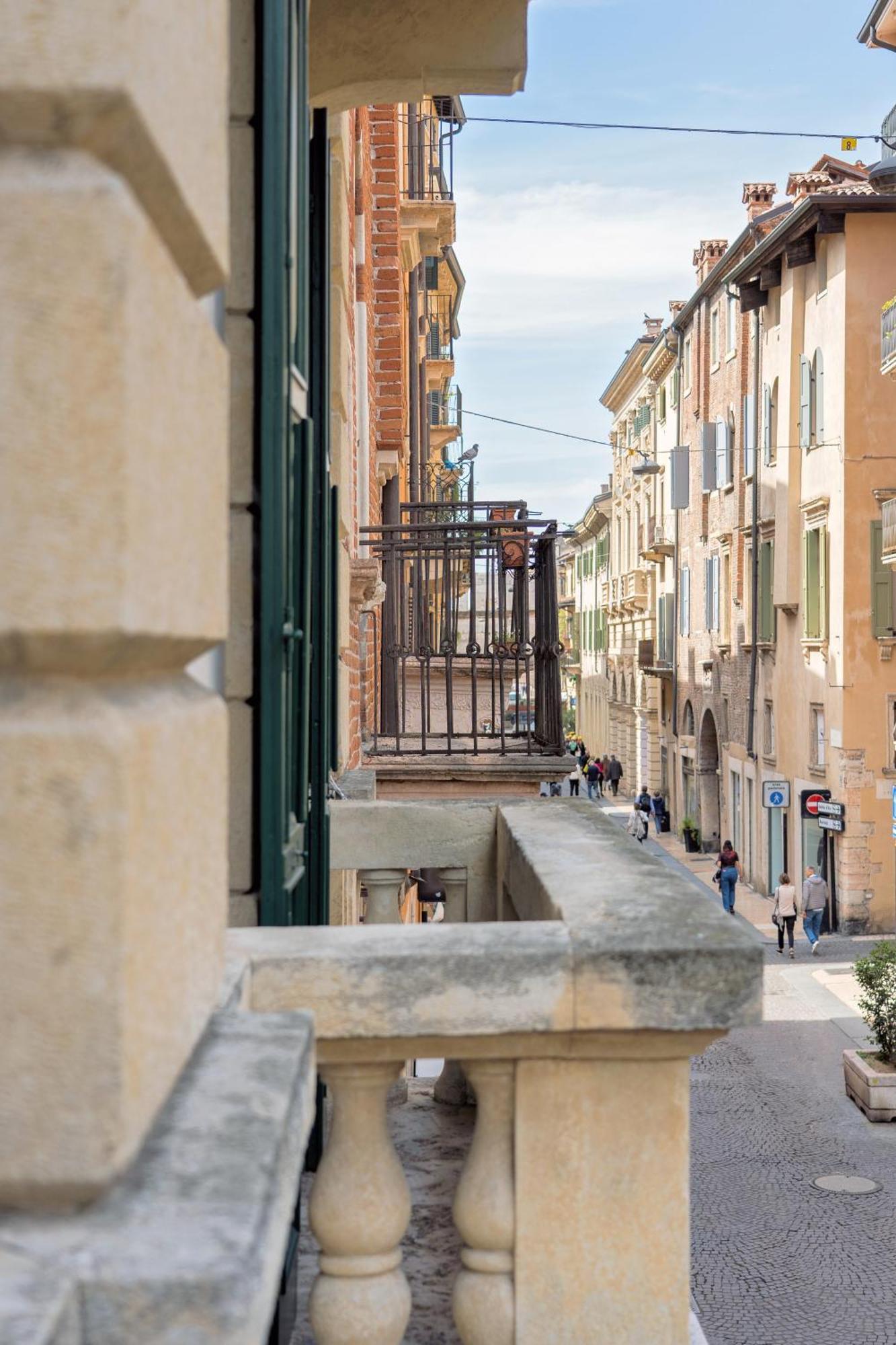 Billie'S Flat Red - Art & Design Apt In Verona Historic Centre 외부 사진